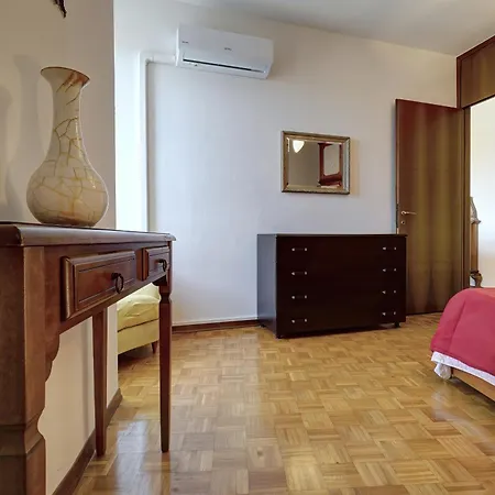 Apartment Casa Vincenzo Urban Living Near Station Conegliano