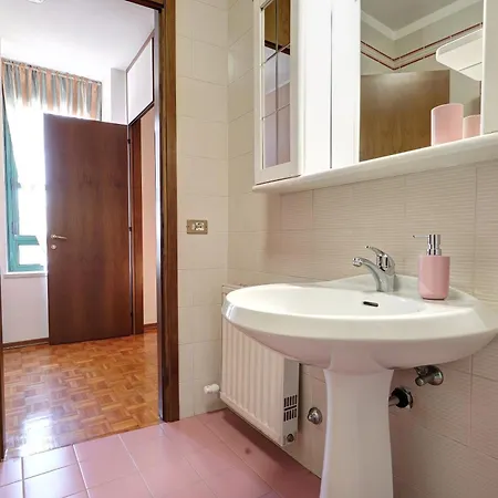 Casa Vincenzo Urban Living Near Station Apartment